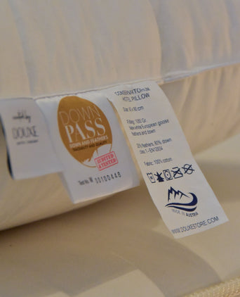 Hoofdkussen Conservatorium Hotel 60x90 cm Dons | Outlet Hoofdkussen Conservatorium Hotel 60x90 cm Dons | Outlet