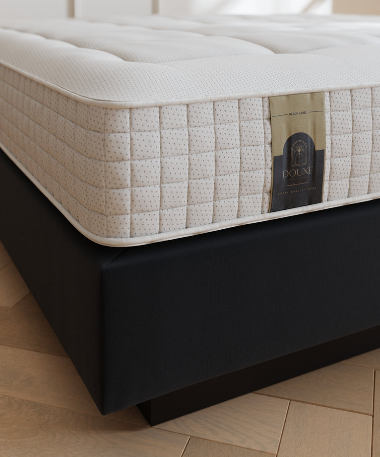 DOUXE Black Label Boxspring + Black Label Matras | Jet Black