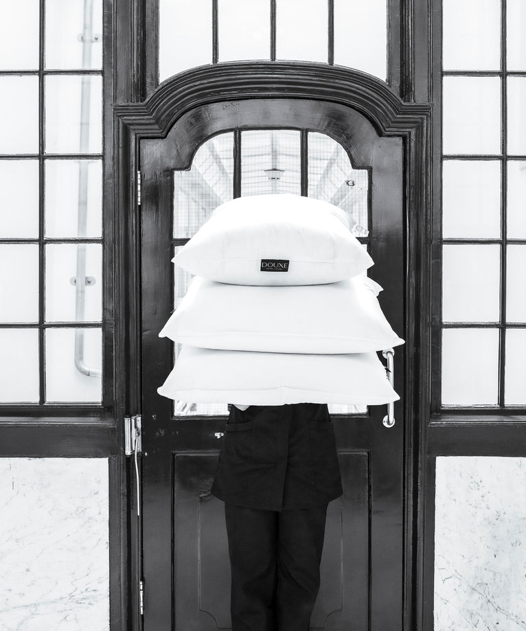 DOUXE Hoofdkussen Dons MEDIUM | Rug / Zijslaper 60x70 cm