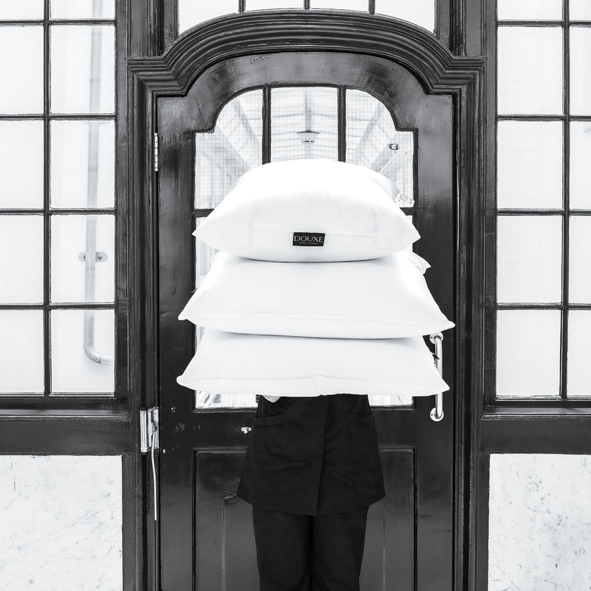 DOUXE Hoofdkussen Dons MEDIUM | Rug / Zijslaper 60x70 cm