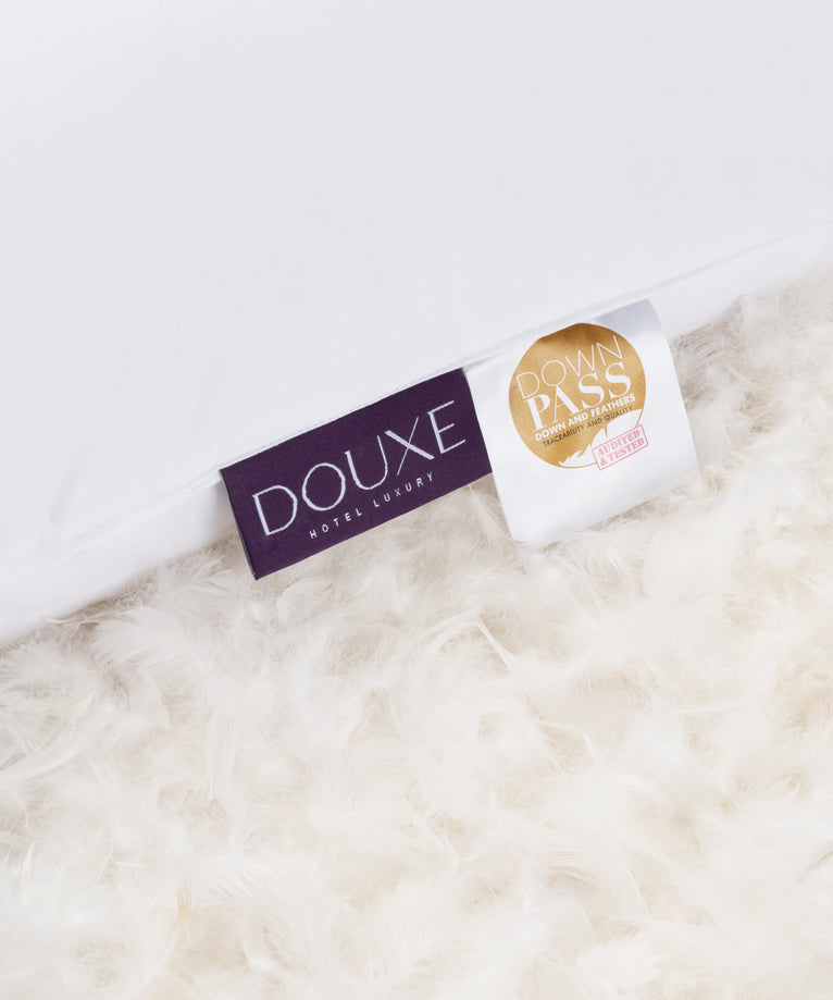 DOUXE Hoofdkussen Dons MEDIUM | Rug / Zijslaper 60x90 cm