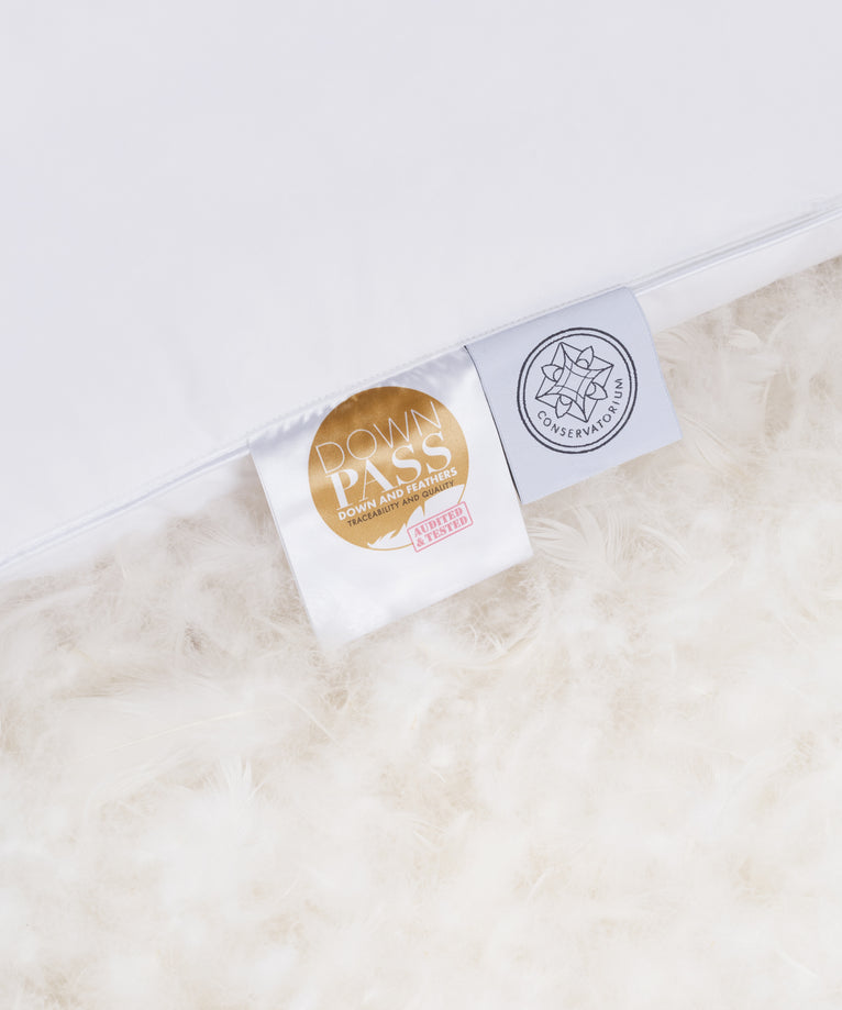 Conservatorium Kussen Dons | 60x90 cm | Conservatorium Hotel