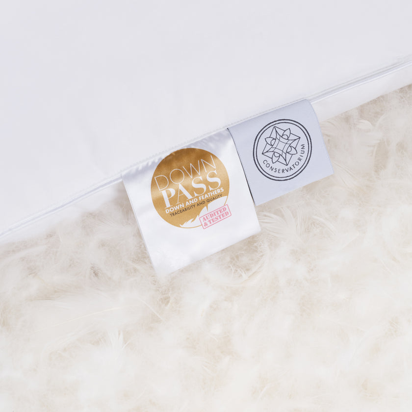 Conservatorium Kussen Dons | 60x90 cm | Conservatorium Hotel