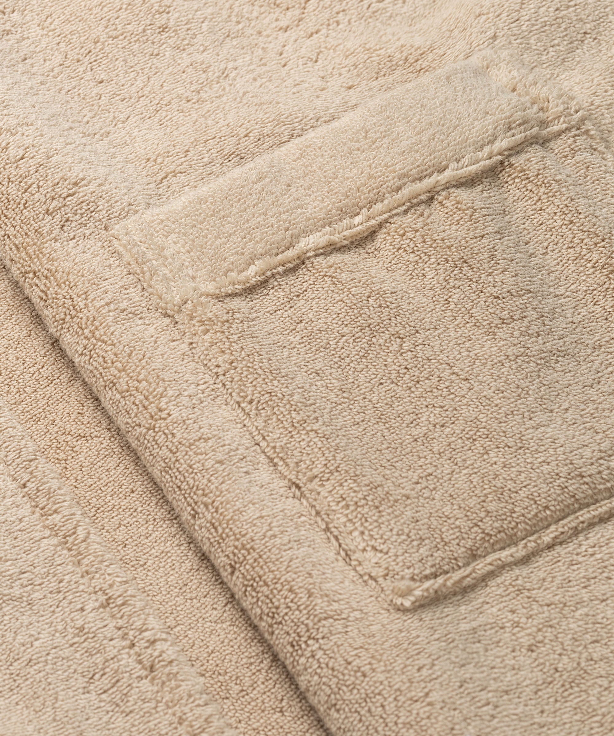 Merana Rome Bademantel Unisex | kuschelweicher und saugstarker Bademantel für Herren und Damen mit großer Kapuze | Frottier Luxus Qualität | 100% Baumwolle | Oeko-TEX | Premium Hotelqualität 450 GSM Merana Rome Bademantel Unisex | kuschelweicher und saugstarker Bademantel für Herren und Damen mit großer Kapuze | Frottier Luxus Qualität | 100% Baumwolle | Oeko-TEX | Premium Hotelqualität 450 GSM