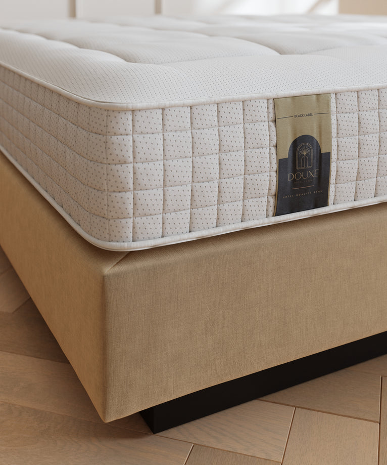 DOUXE Black Label Boxspring + Black Label Matras | Beige