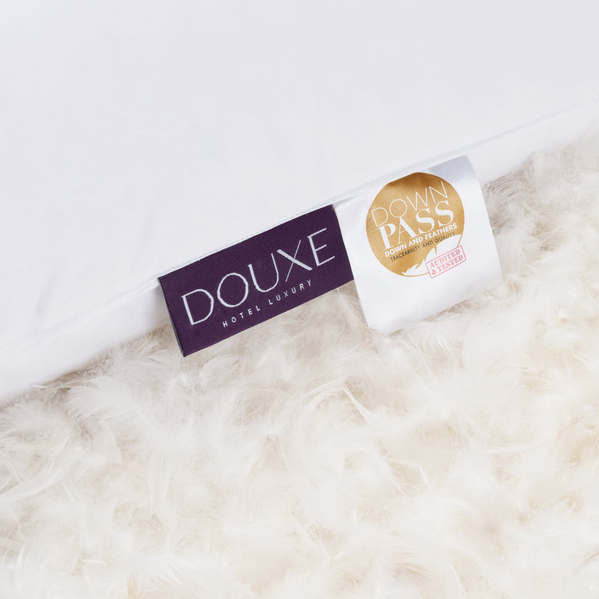 DOUXE Hoofdkussen Dons MEDIUM | Rug / Zijslaper 60x90 cm