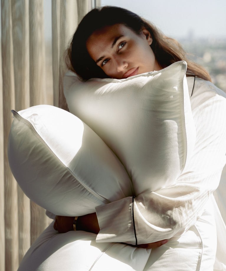 Okura hoofdkussen Microdown 50x90 cm | Okura Amsterdam