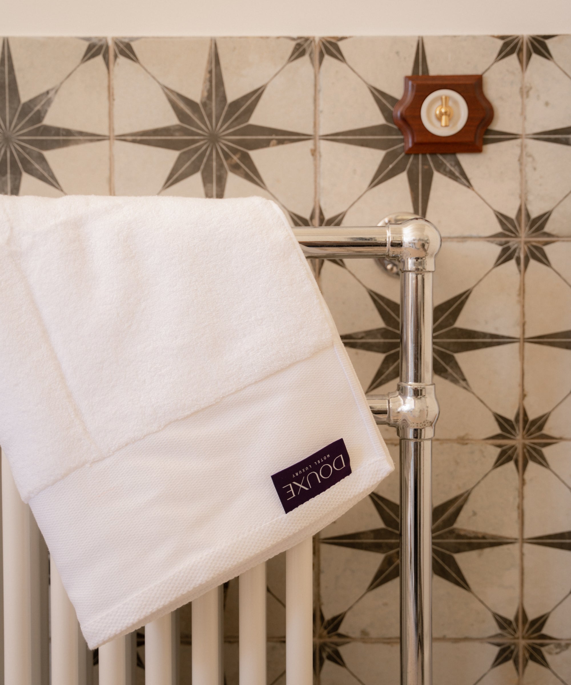 Doe een poging Aan boord dutje Handdoek zero-twist katoen 70x140 cm | Wit | DOUXE | DOUXE Hotel Luxury